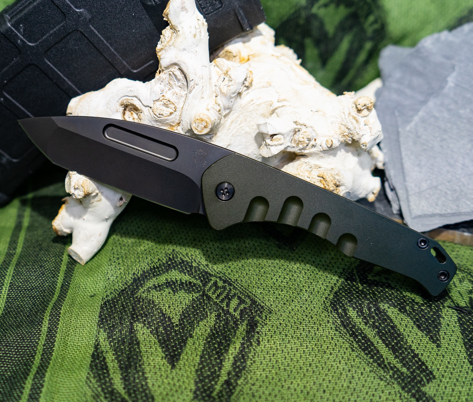 Medford Knife - Praetorian Swift FL Flipper - Drop Point - S35VN - Bronze Hardware - Blue/Black - Image 4