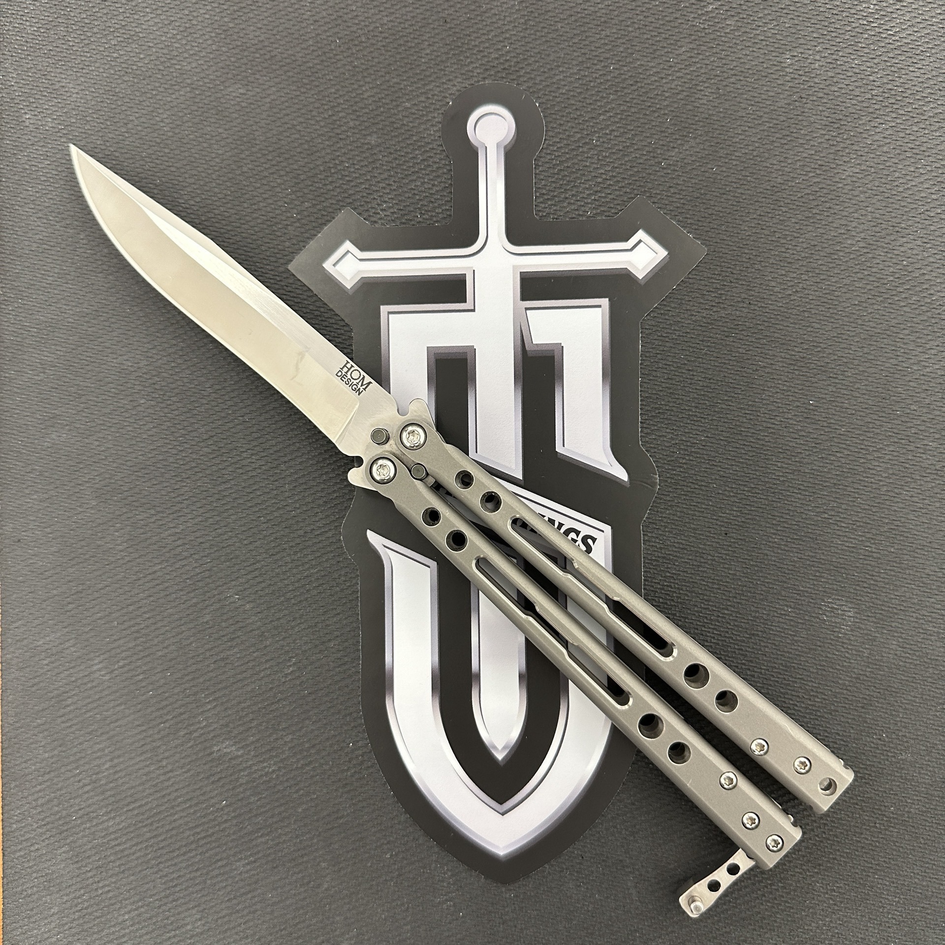 Hom Design - Pre-Owned - HOMSPETI - Specter - Satin S35VN Clip Point - 2 Tone Gray Titanium
