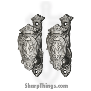 VOC – CN203306 – Fleur de lis Shield Gun and Sword Holder Set – Cast Metal – Silver