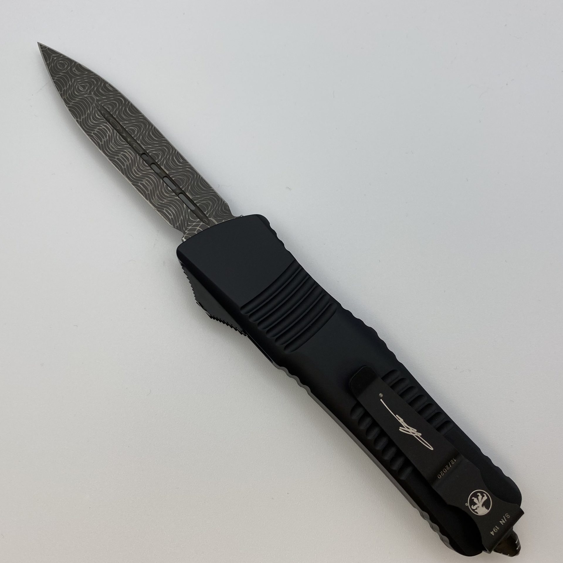 Microtech - 142-16S - Combat Troodon Signature Series - OTF Auto - Damascus Damascus Dagger - 6061-T6 Aluminum - Black - Image 8